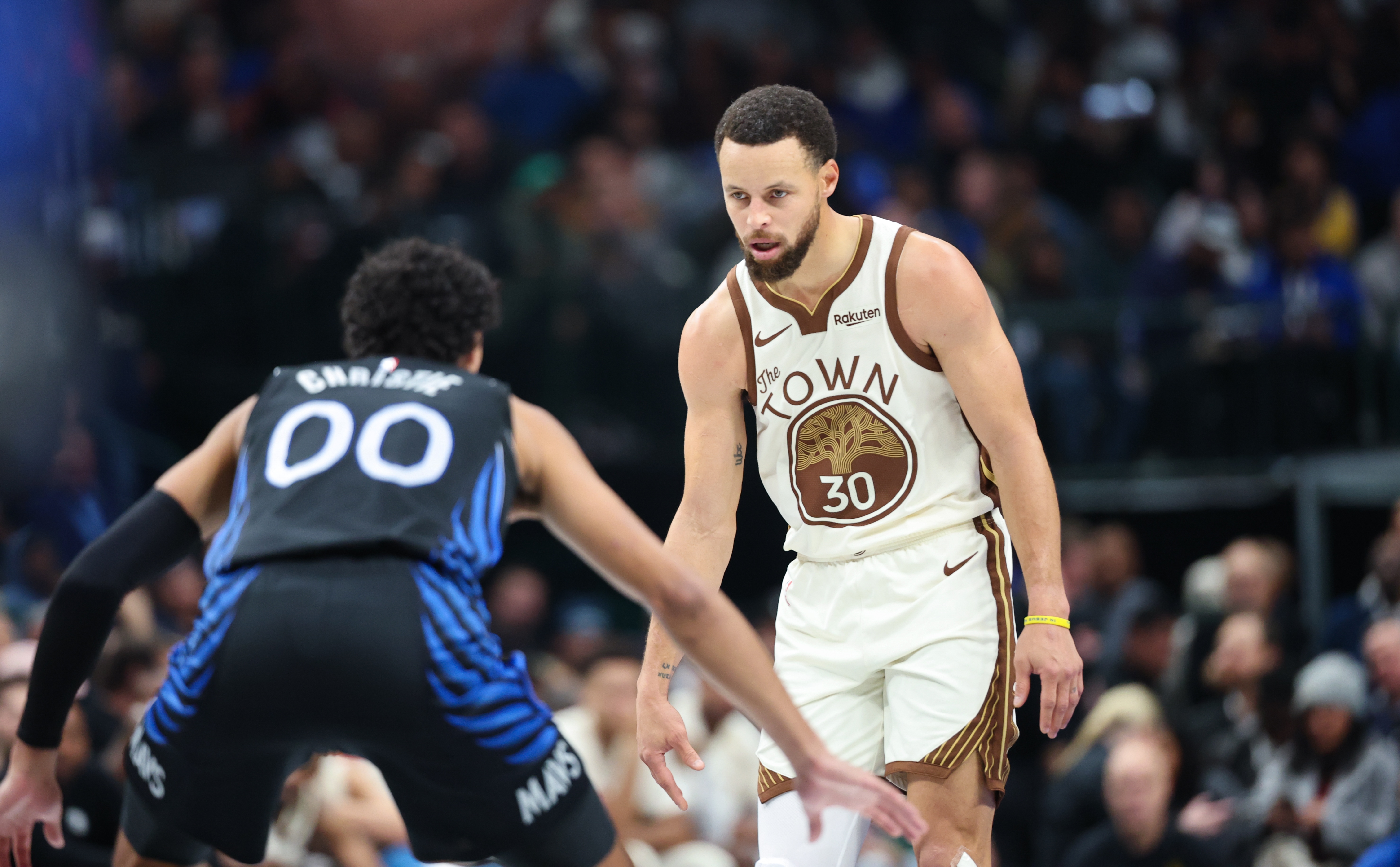 必赢入口-基德：库里进了高难度球克里斯蒂都摊手了 我告诉他这是库里本事